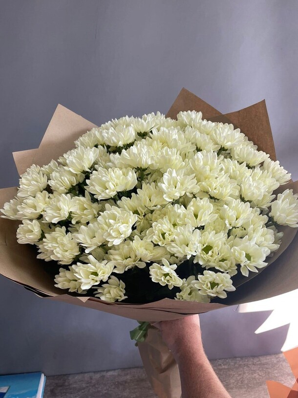 Весенний букет кустовых хризантем, артикул F1144853 - 11723 рублей, доставка по городу. Flawery - доставка цветов