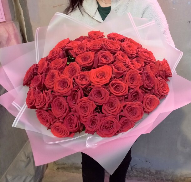 55 красных роз, артикул F1151506 - 13661 рублей, доставка по городу. Flawery - доставка цветов