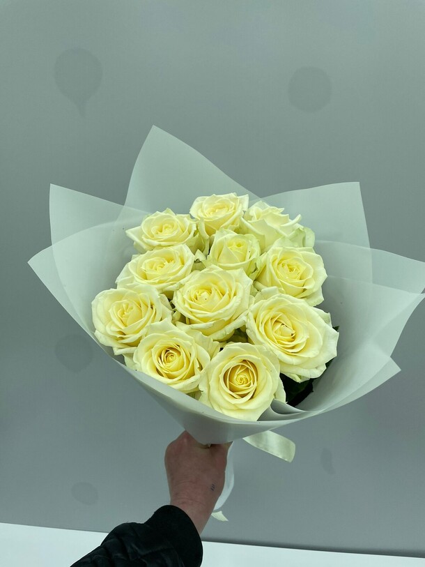 Классический букет белых роз, артикул F1164617 - 2650 рублей, доставка по городу. Flawery - доставка цветов