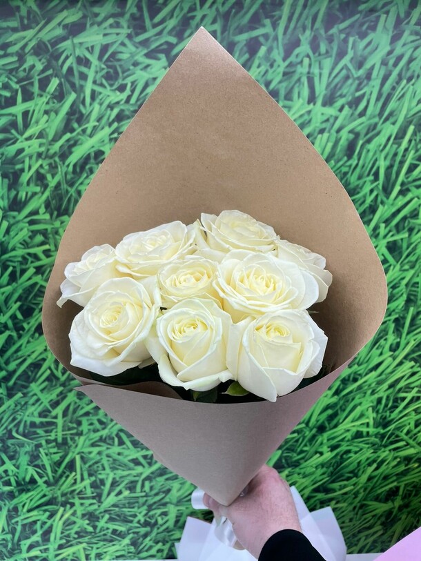 Красивый букет белых роз, артикул F1190108 - 3528 рублей, доставка по городу. Flawery - доставка цветов