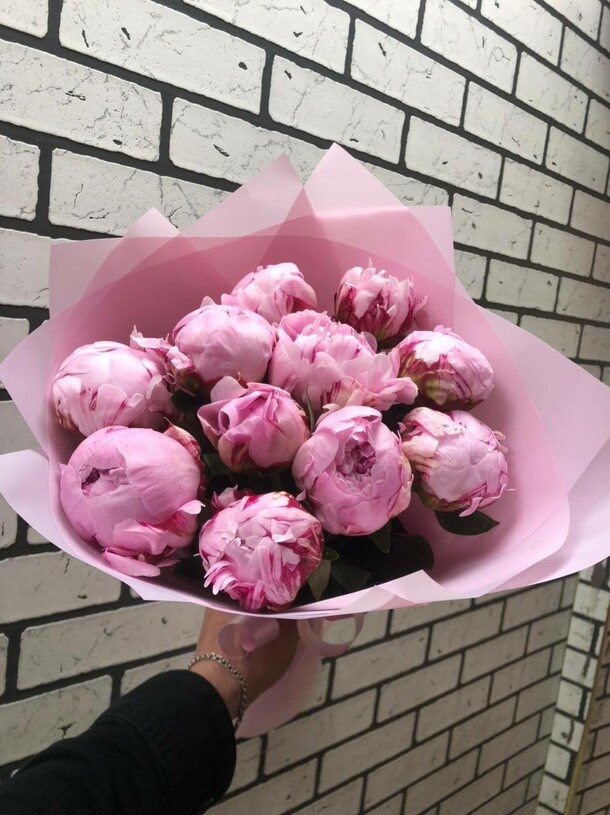 Букет из 11 пионов, артикул F1191349 - 14000 рублей, доставка по городу. Flawery - доставка цветов