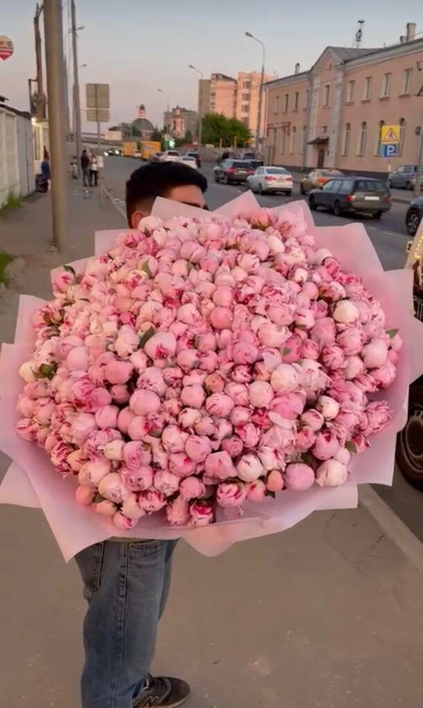 Огромный букет из 401 пиона, артикул F1195137 - 519090 рублей, доставка по городу. Flawery - доставка цветов