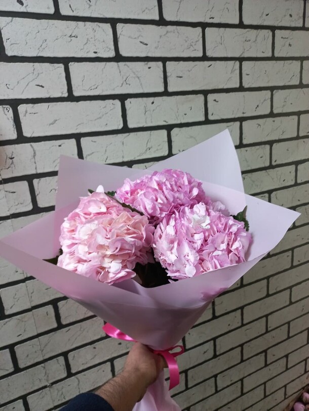 Свежий летний букет гортензий, артикул F1197634 - 4655 рублей, доставка по городу. Flawery - доставка цветов