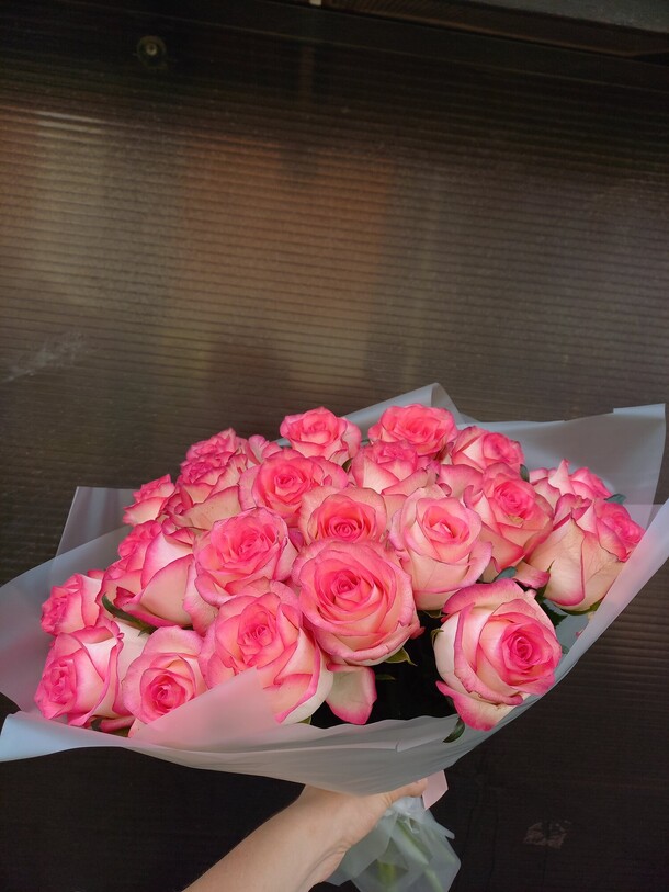 Шикарный букет премиальных роз, артикул F1201600 - 5191 рублей, доставка по городу. Flawery - доставка цветов