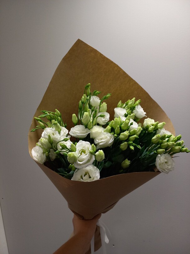 Шикарная эустома в крафте, артикул F1210233 - 6050 рублей, доставка по городу. Flawery - доставка цветов