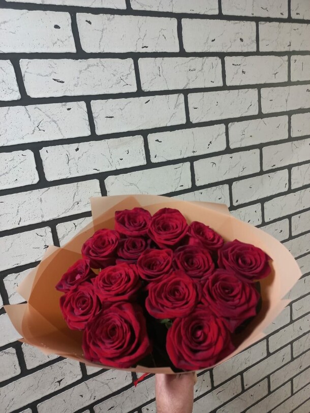 Букет красных роз, артикул F1214537 - 3981 рублей, доставка по городу. Flawery - доставка цветов