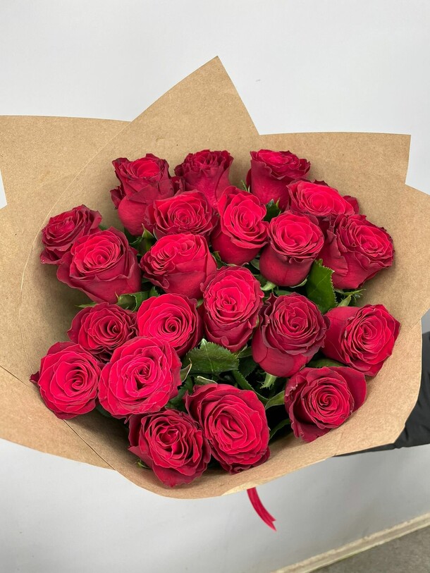 Букет красных роз, артикул F1221411 - 6600 рублей, доставка по городу. Flawery - доставка цветов