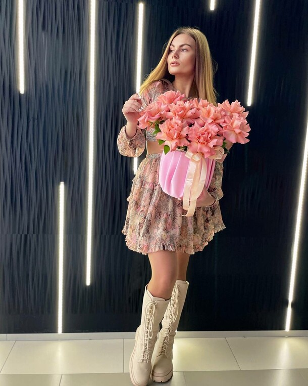 Композиция из французских роз, артикул F1225936 - 5917 рублей, доставка по городу. Flawery - доставка цветов