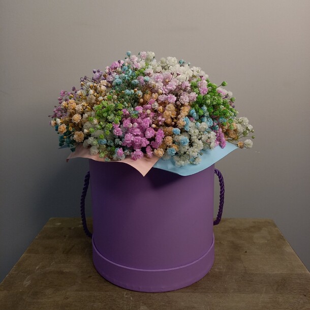 Нежная гипсофила в шляпной коробке, артикул F1228907 - 5191 рублей, доставка по городу. Flawery - доставка цветов