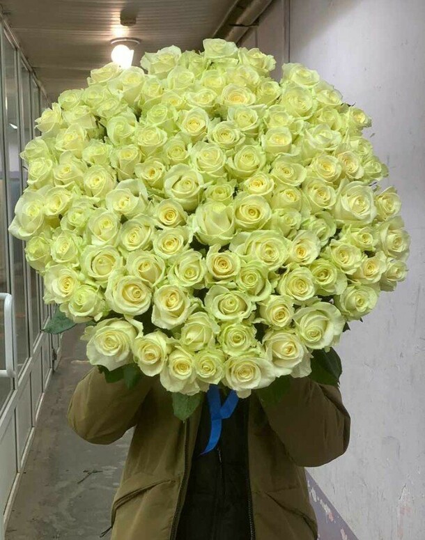 75 белых роз, артикул F1237549 - 19227 рублей, доставка по городу. Flawery - доставка цветов