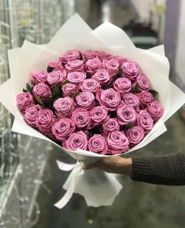 39 лиловых роз, артикул F1237561 - 10273 рублей, доставка по городу. Flawery - доставка цветов