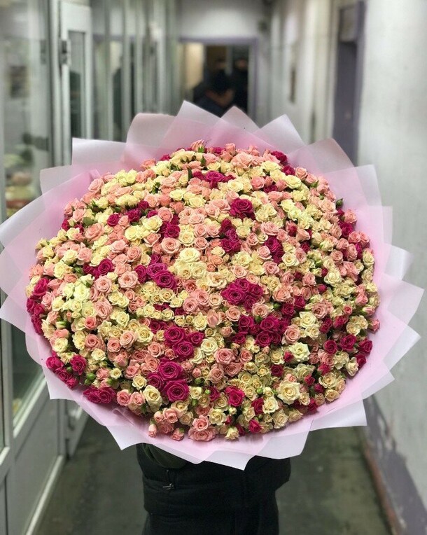 151 кустовая роза, артикул F1237566 - 76218 рублей, доставка по городу. Flawery - доставка цветов