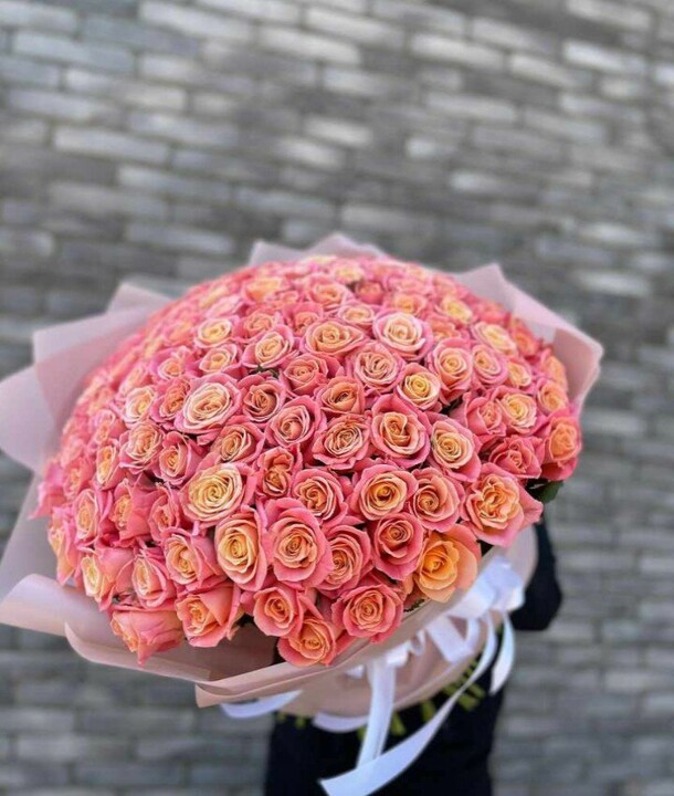 101 роза мисс пигг, артикул F1239218 - 24067 рублей, доставка по городу. Flawery - доставка цветов