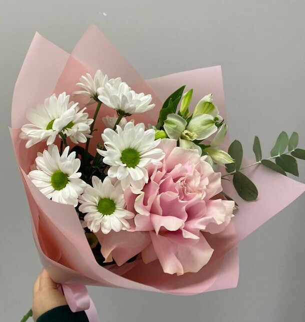 Авторский букет "букет девушке", артикул F1244689 - 2408 рублей, доставка по городу. Flawery - доставка цветов