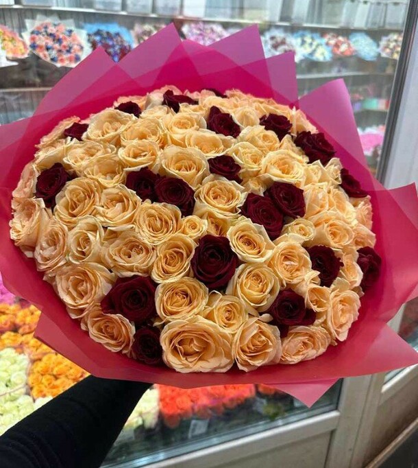 101 роза микс, артикул F1247863 - 24067 рублей, доставка по городу. Flawery - доставка цветов