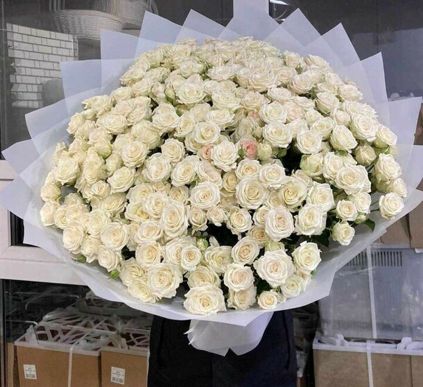 101 сортовая кустовая роза, артикул F1249283 - 48267 рублей, доставка по городу. Flawery - доставка цветов