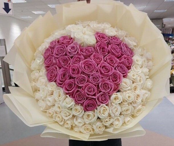 Букет роз в форме сердца, артикул F1249430 - 26487 рублей, доставка по городу. Flawery - доставка цветов