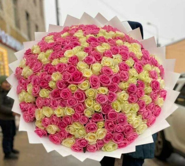 Гигантский букет высоких роз, артикул F1249432 - 77801 рублей, доставка по городу. Flawery - доставка цветов