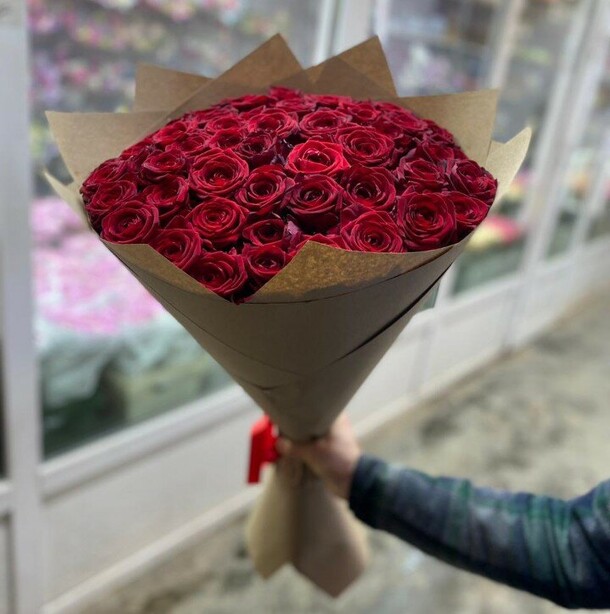 51 красная роза 50см, артикул F1250693 - 12451 рублей, доставка по городу. Flawery - доставка цветов