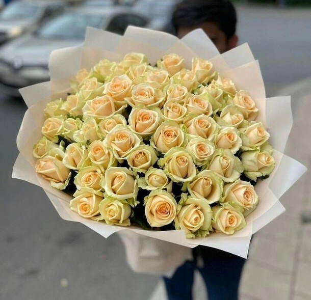 51 кремовая роза, артикул F1250695 - 12461 рублей, доставка по городу. Flawery - доставка цветов