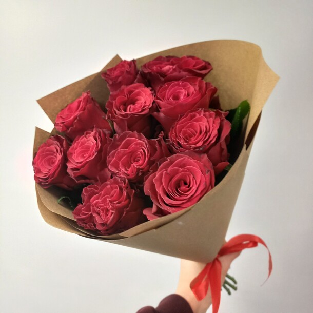 Полуметровые красные розы, артикул F1251848 - 4588 рублей, доставка по городу. Flawery - доставка цветов