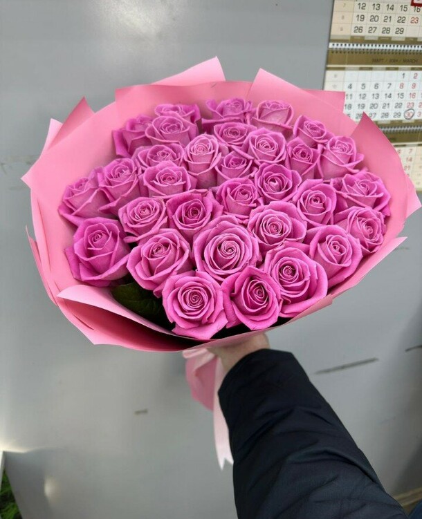 Букет из розовых роз, артикул F1252512 - 7853 рублей, доставка по городу. Flawery - доставка цветов