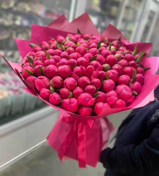 Огромный букет пионов 101 🥰, артикул F1270348 - 133814 рублей, доставка по городу. Flawery - доставка цветов