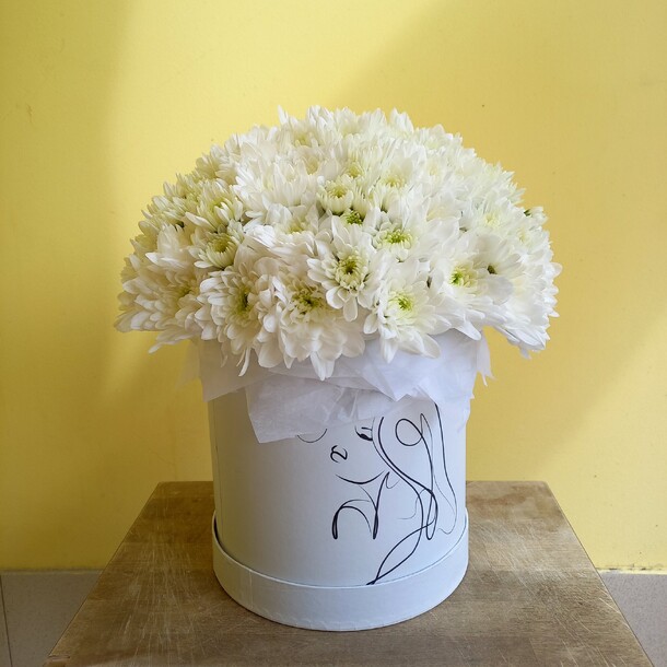 Огромная коробка хризантем, артикул F1275028 - 10088 рублей, доставка по городу. Flawery - доставка цветов