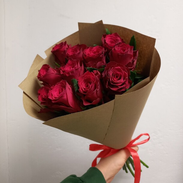 Букет красных роз ❤️, артикул F1276853 - 4232 рублей, доставка по городу. Flawery - доставка цветов