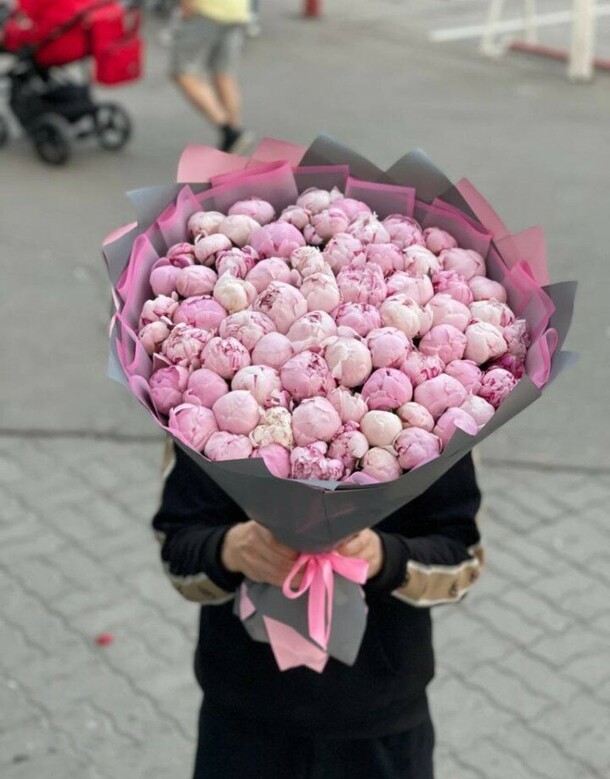 101 розовый пион 🦄, артикул F1279142 - 108690 рублей, доставка по городу. Flawery - доставка цветов