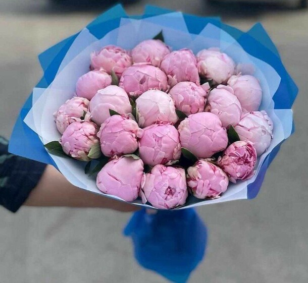 Букет из 21 пиона ❤️, артикул F1281293 - 25200 рублей, доставка по городу. Flawery - доставка цветов