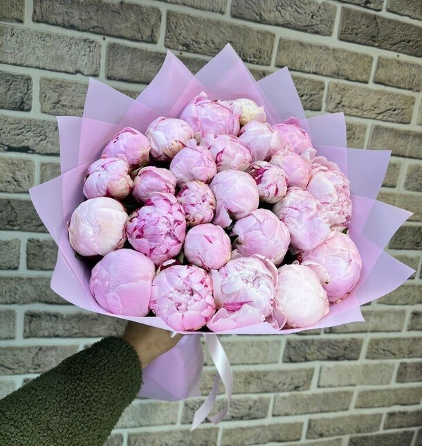 Букет 25 пионов🥰, артикул F1291309 - 24849 рублей, доставка по городу. Flawery - доставка цветов