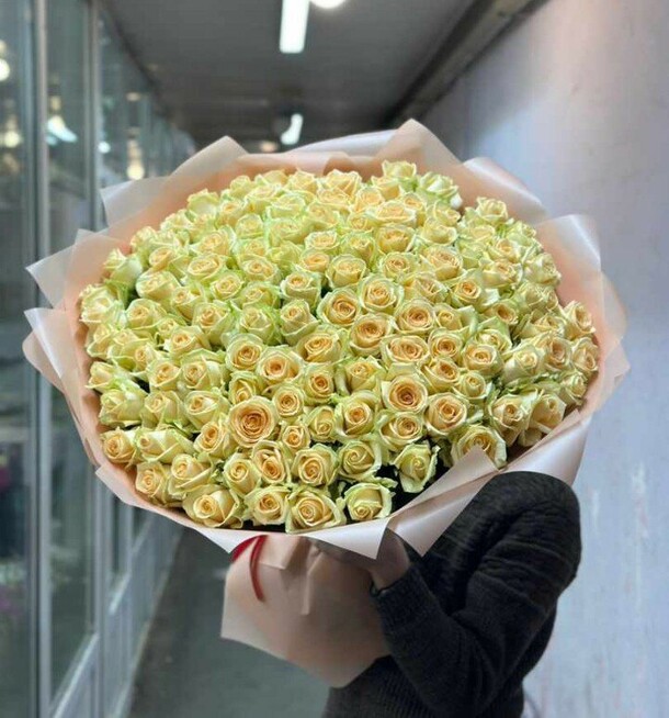 151 кремовая роза 🤩, артикул F1291327 - 54801 рублей, доставка по городу. Flawery - доставка цветов