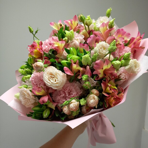 Нежный авторский букет "гламур", артикул F1304827 - 10769 рублей, доставка по городу. Flawery - доставка цветов