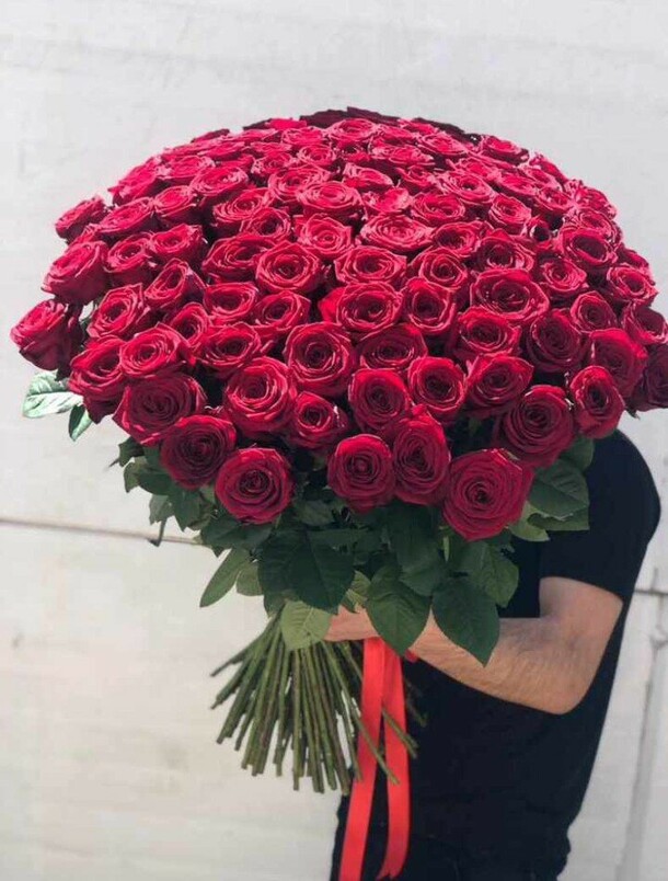 101 красная роза 70см, артикул F1306165 - 37014 рублей, доставка по городу. Flawery - доставка цветов