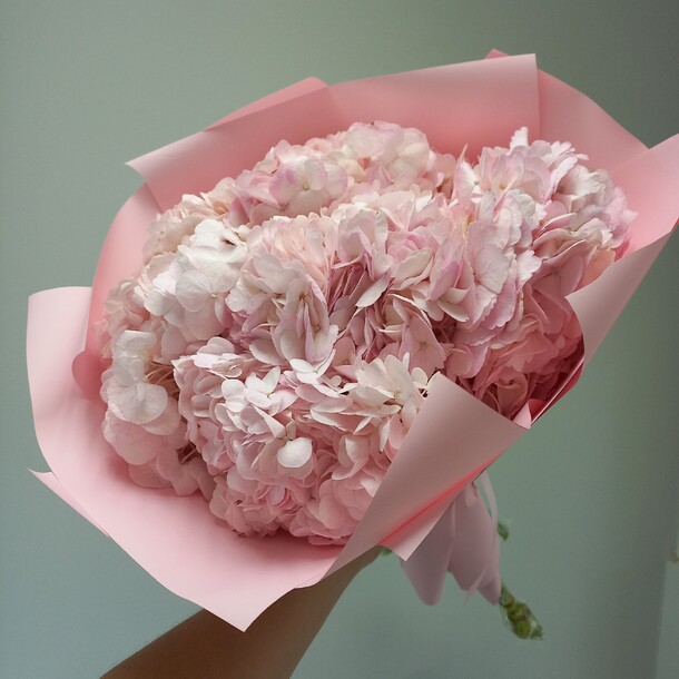 Букет розовых гортензий ❤️, артикул F1307774 - 5082 рублей, доставка по городу. Flawery - доставка цветов