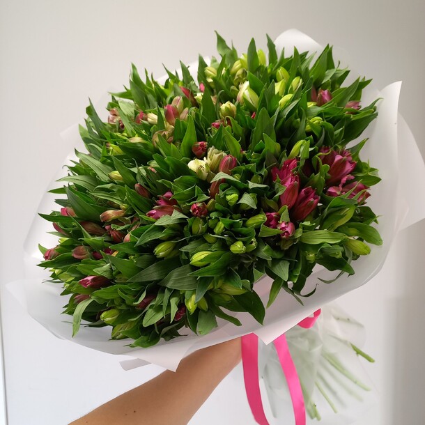 Огромный букет кустовых альстрамерий, артикул F1309134 - 9075 рублей, доставка по городу. Flawery - доставка цветов