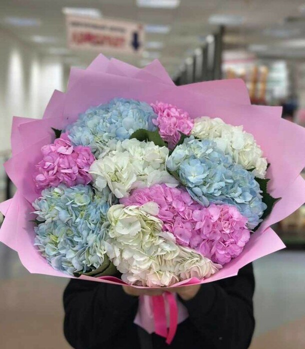 Авторский букет гортензий "9", артикул F1309676 - 9547 рублей, доставка по городу. Flawery - доставка цветов