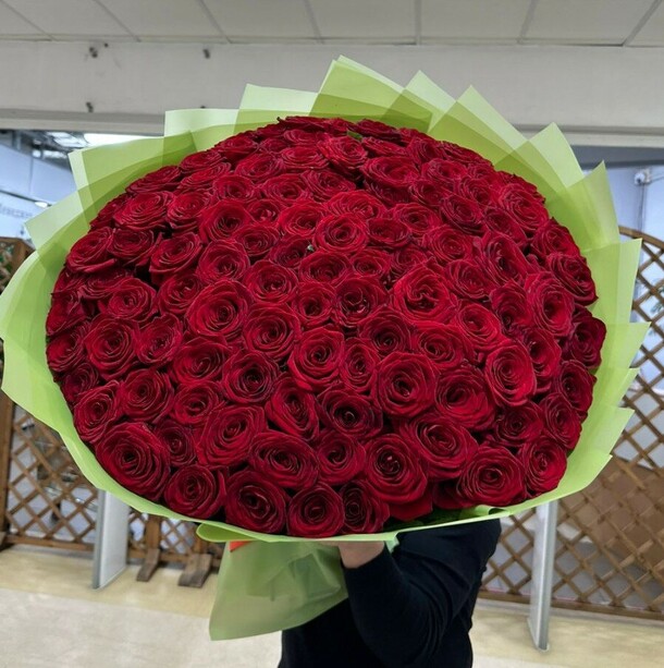 101 роза 70см, артикул F1324222 - 39797 рублей, доставка по городу. Flawery - доставка цветов