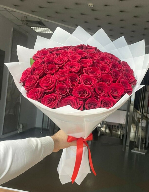 51 красная роза, артикул F1324225 - 12451 рублей, доставка по городу. Flawery - доставка цветов