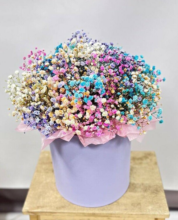 Большая шляпная коробка гипсофилы, артикул F1360512 - 7490 рублей, доставка по городу. Flawery - доставка цветов