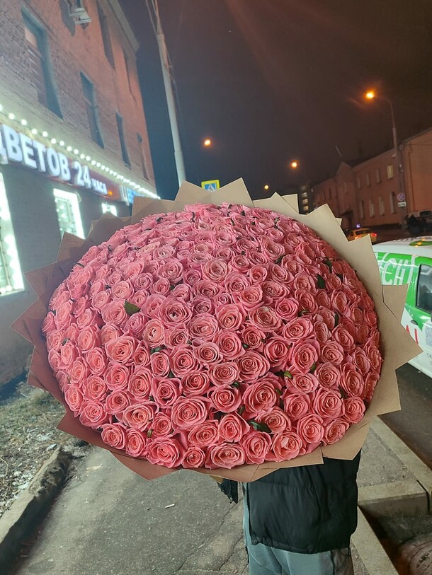 Букет из 201 розы 70см, артикул F1364428 - 108779 рублей, доставка по городу. Flawery - доставка цветов