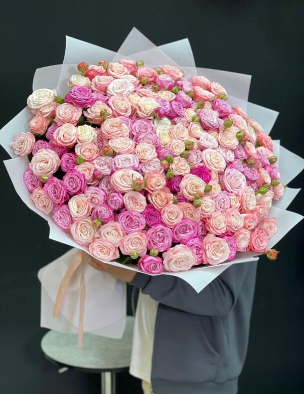 Шикарный букет кустовых роз ❤️, артикул F1400403 - 24901 рублей, доставка по городу. Flawery - доставка цветов