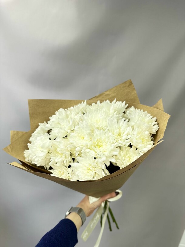 Букет из 5 кустовых хризантем, артикул F1404521 - 3000 рублей, доставка по городу. Flawery - доставка цветов