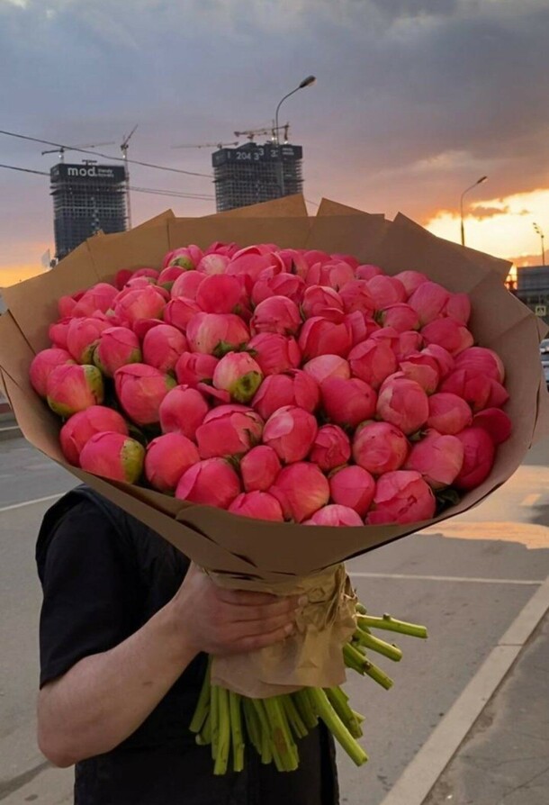 Букет коралловых пионов ❤️, артикул F1408220 - 73059 рублей, доставка по городу. Flawery - доставка цветов