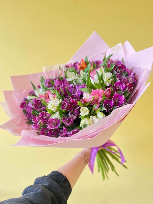 Микс букет "альстромерия", артикул F1416374 - 5917 рублей, доставка по городу. Flawery - доставка цветов