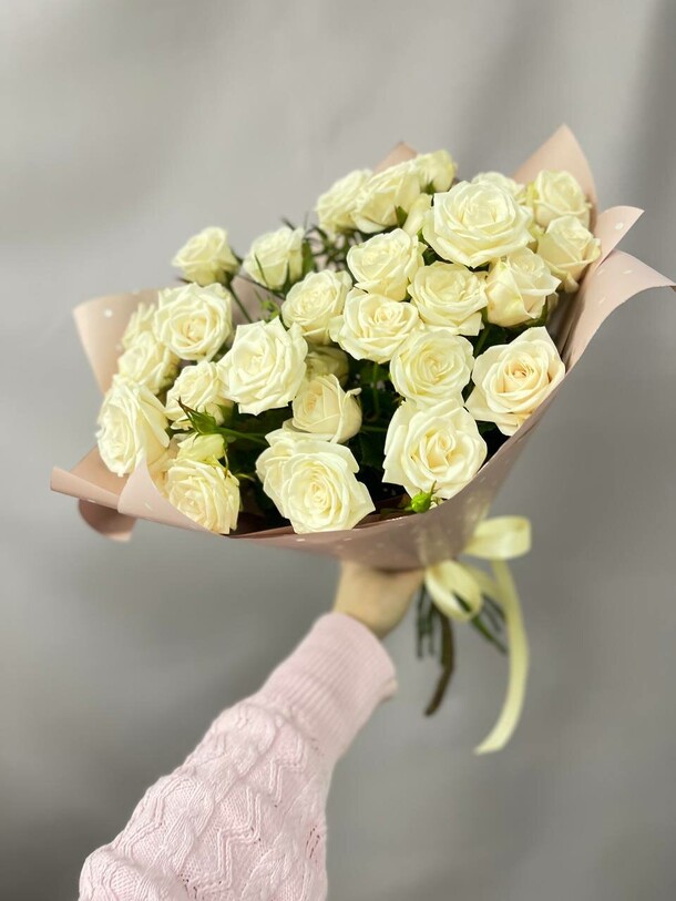 Букет "кустовые розы", артикул F1419701 - 4200 рублей, доставка по городу. Flawery - доставка цветов