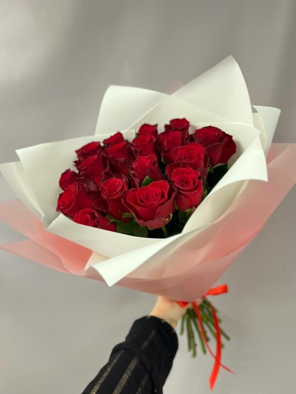 Букет "15 роз", артикул F1419745 - 4500 рублей, доставка по городу. Flawery - доставка цветов