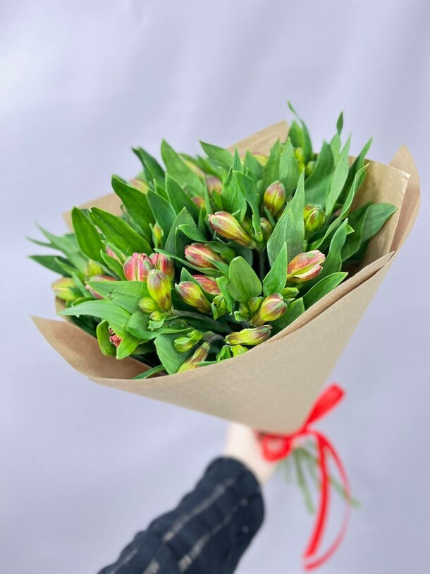 Букет из 9 альстромерий, артикул F1419757 - 2287 рублей, доставка по городу. Flawery - доставка цветов