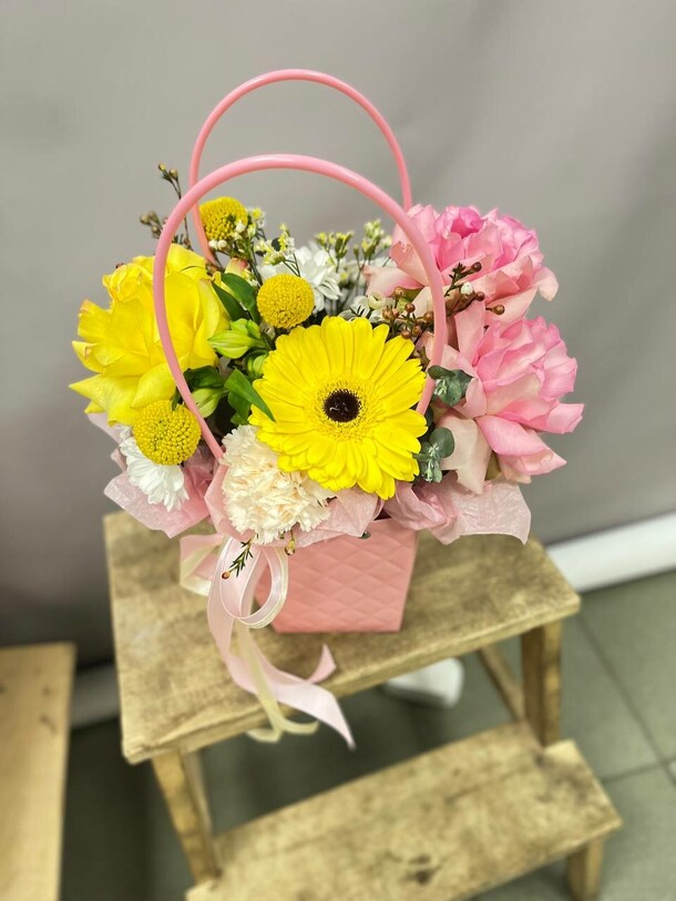 Композиция "солнечная", артикул F1420561 - 3509 рублей, доставка по городу. Flawery - доставка цветов